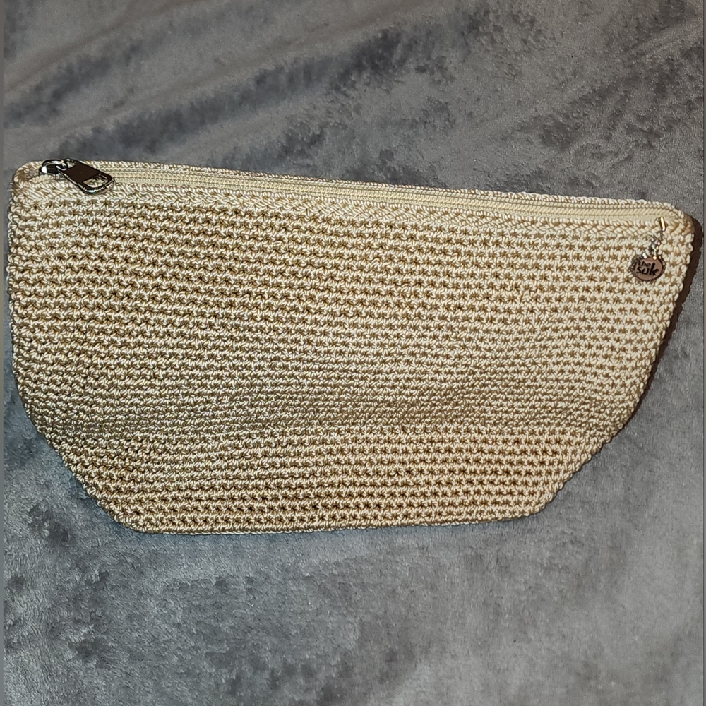 The Sak Essential Medium Pouch Cosmetic Bag Zipper Closure